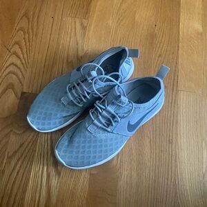 Nike Women's Gray Mesh Sneakers